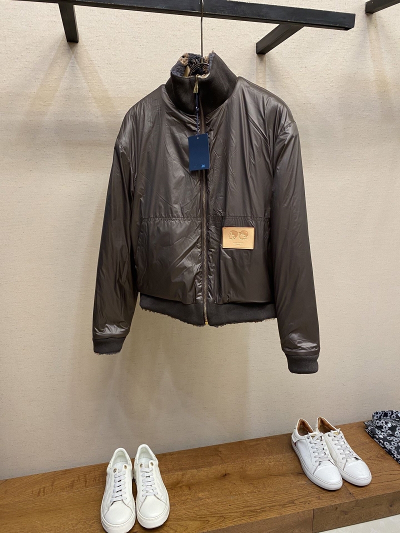 l0vis Vvtt0n outwear